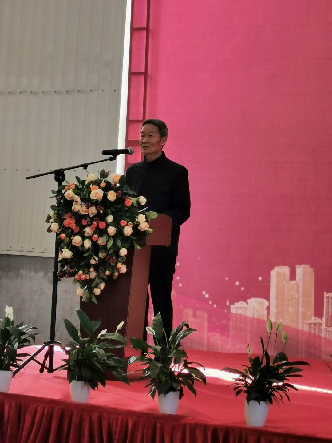 董事长讲话.jpg 董事长讲话.jpg