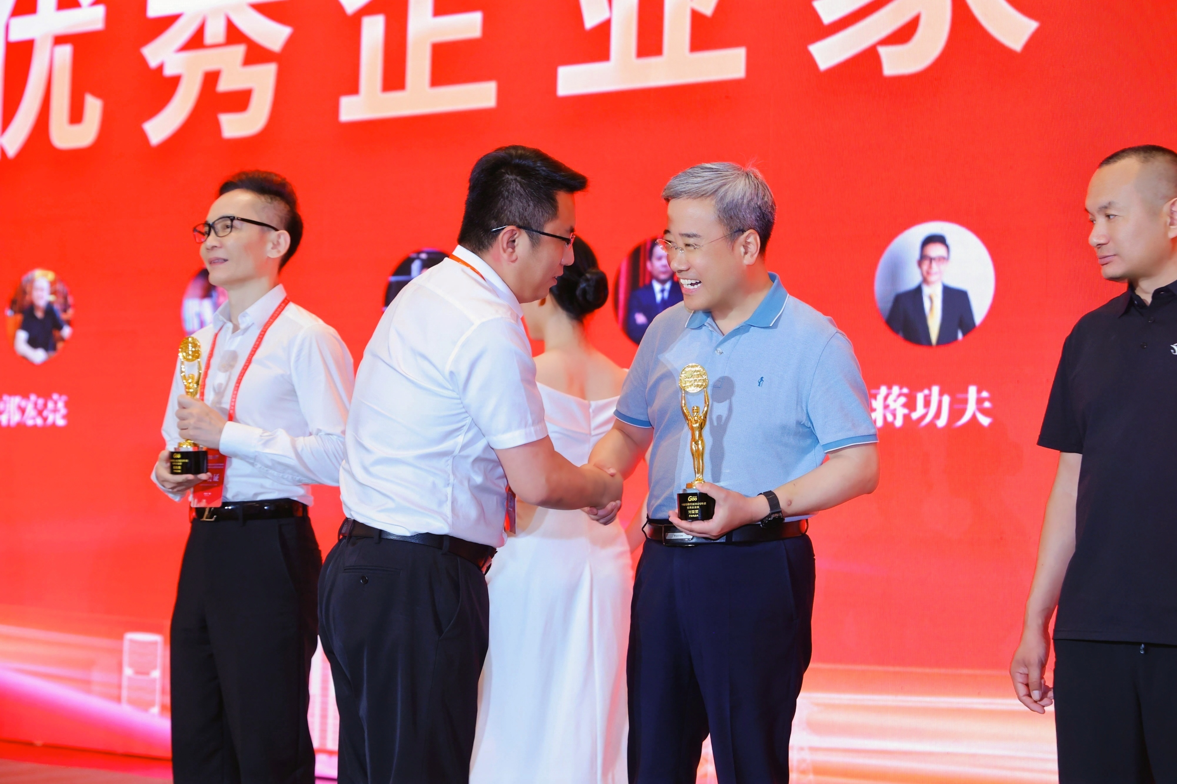德赢VWIN副董事长总经理刘亚罡荣获 第一届中国线缆行业“优秀企业家”称号(图1) 德赢VWIN副董事长总经理刘亚罡荣获 第一届中国线缆行业“优秀企业家”称号(图1)